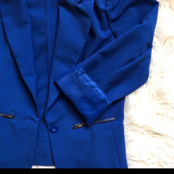 Blazer - Picture 3 of 7